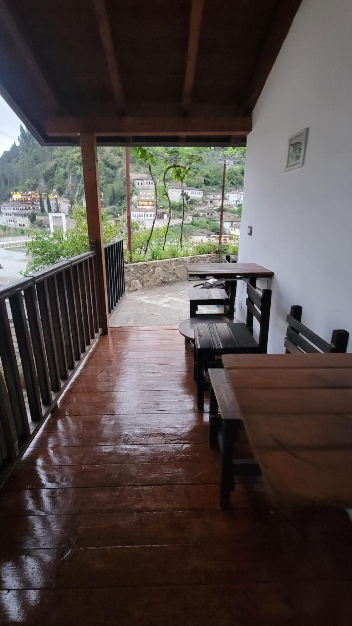 Guest House Mangalem Berat Kültér fotó