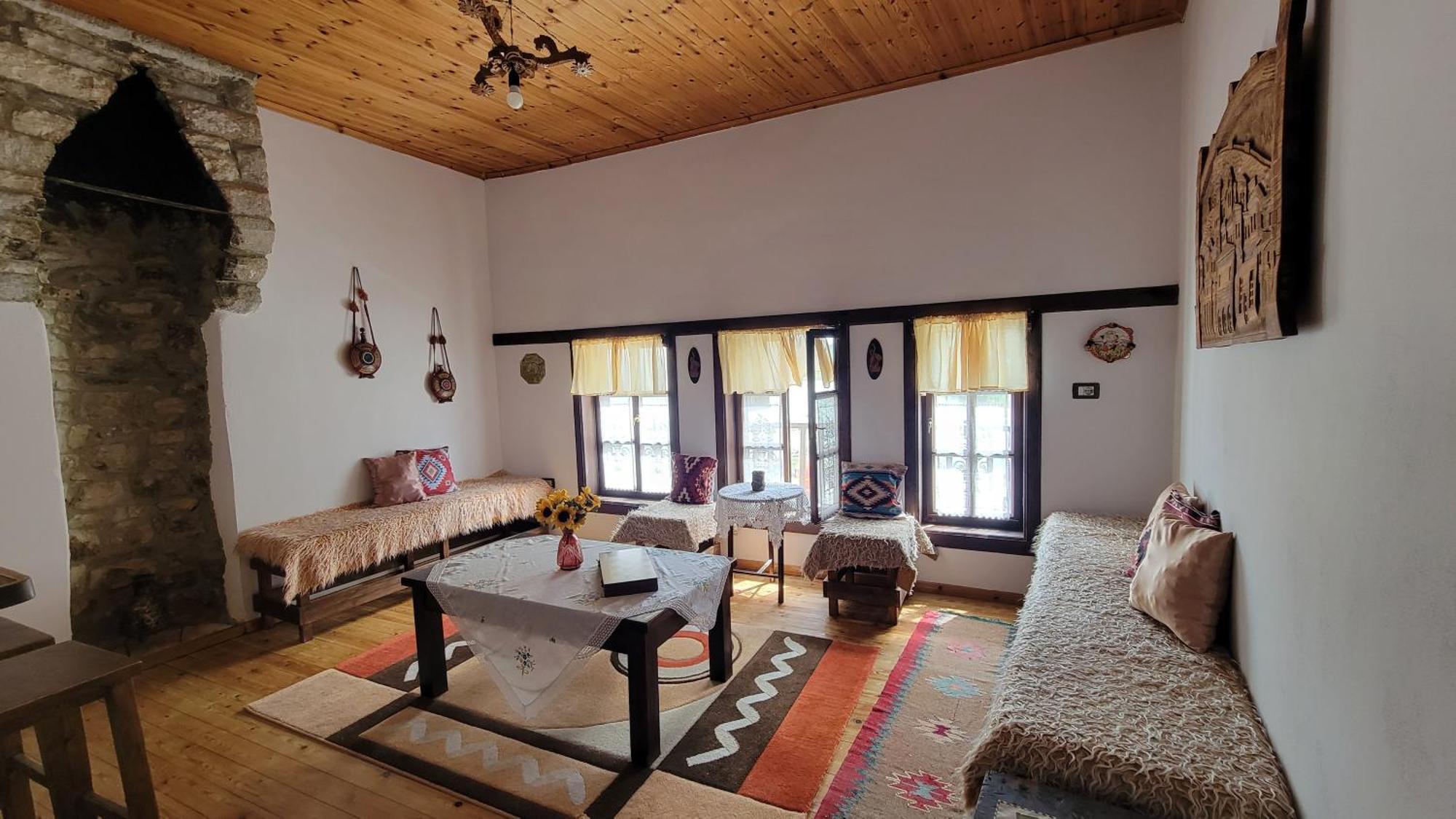 Guest House Mangalem Berat Kültér fotó