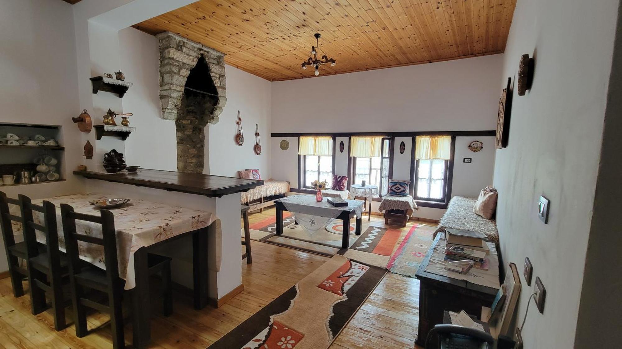 Guest House Mangalem Berat Kültér fotó