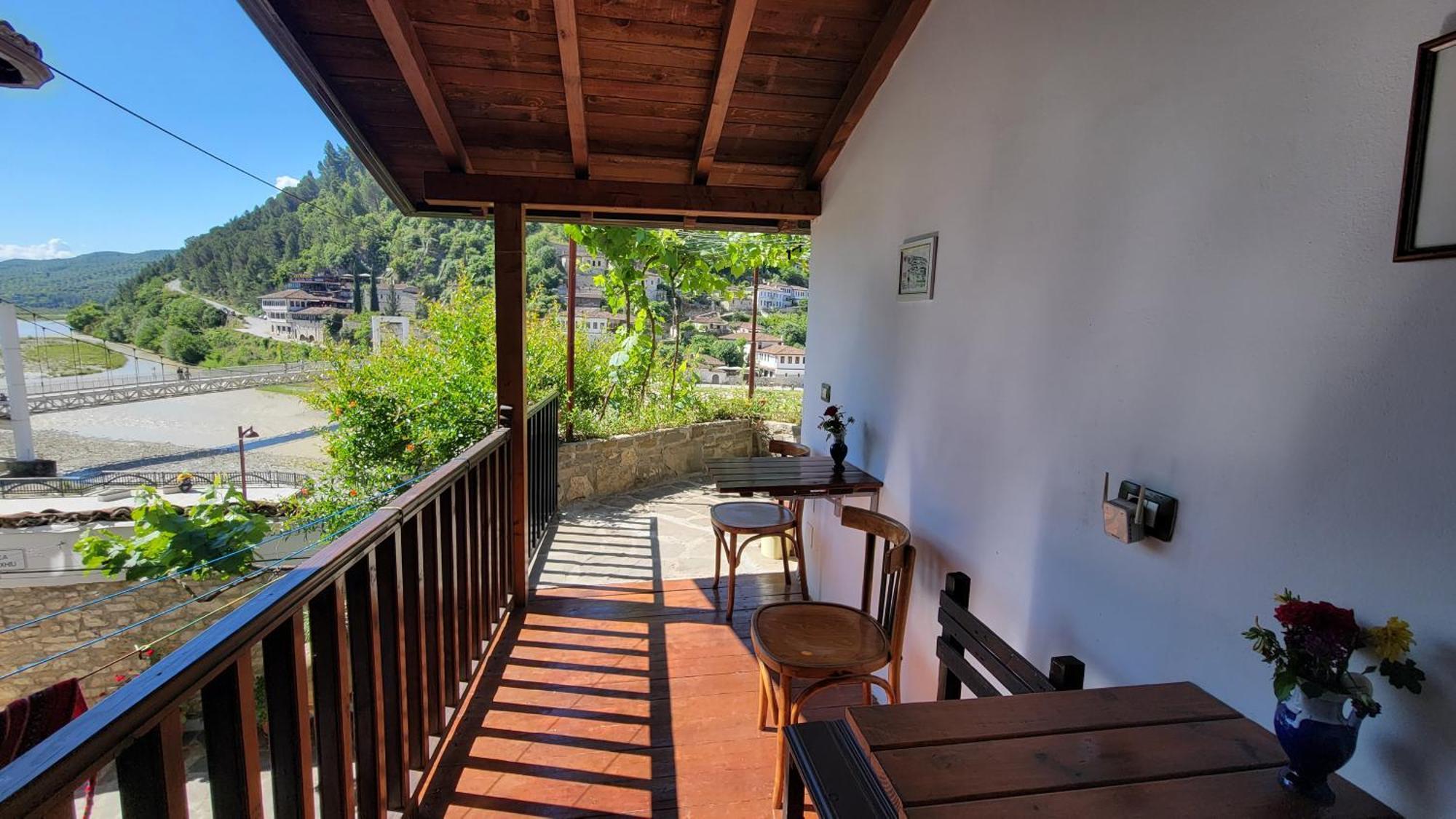 Guest House Mangalem Berat Kültér fotó